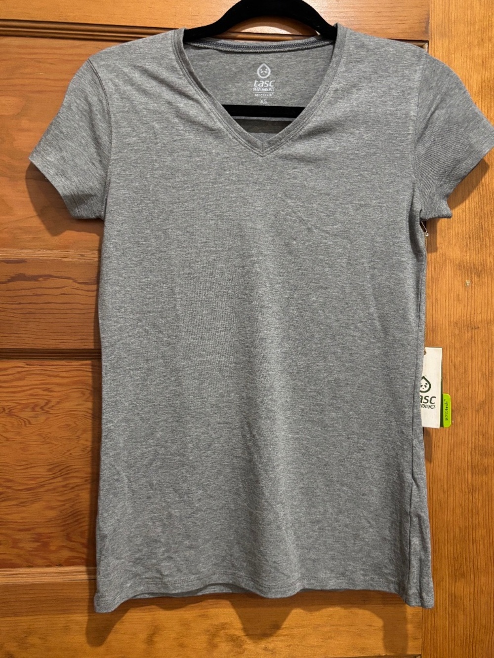TASC PERFORMANCE V NECK T SHIRT
